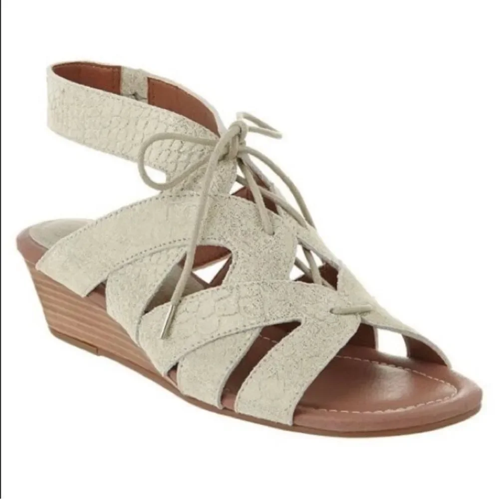 Donald J. Pliner Dalie Low Wedge Sandal Size 9